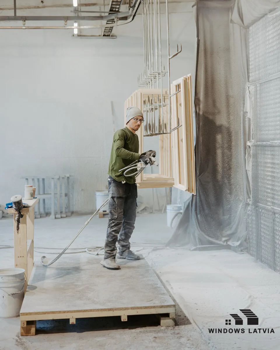 Цены Windows Latvia - квалифицированные рабочие собирают рамы вручную