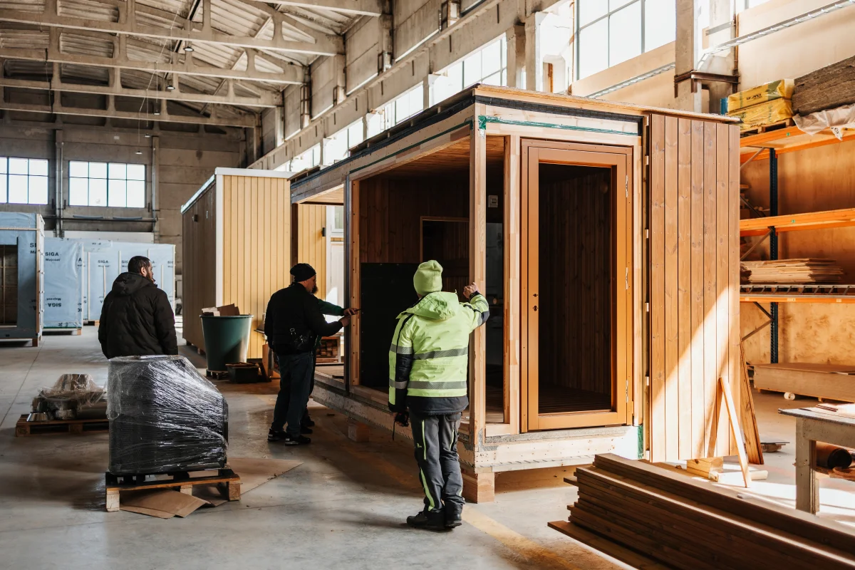 Цены на деревянные окна - цех производства в Калнциемсе