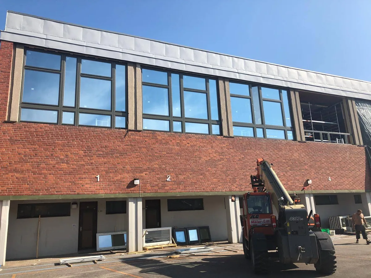 ECO 92 wooden windows installation at Hagsatraskolan, Bandhagen, Sweden - image 5