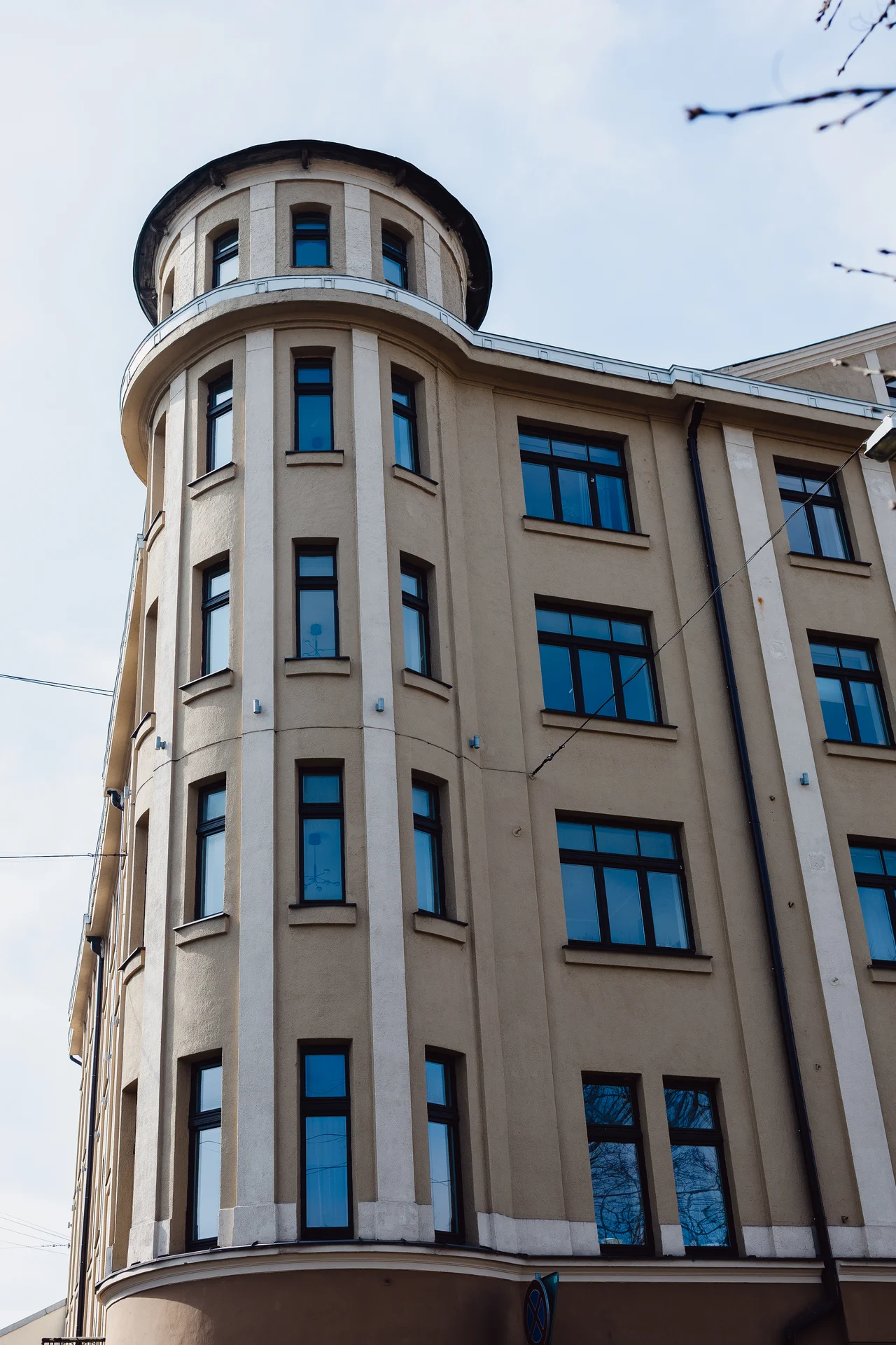 Реставрация деревянных окон Валмиерас 33 Рига - Rationalist Art Nouveau фасад