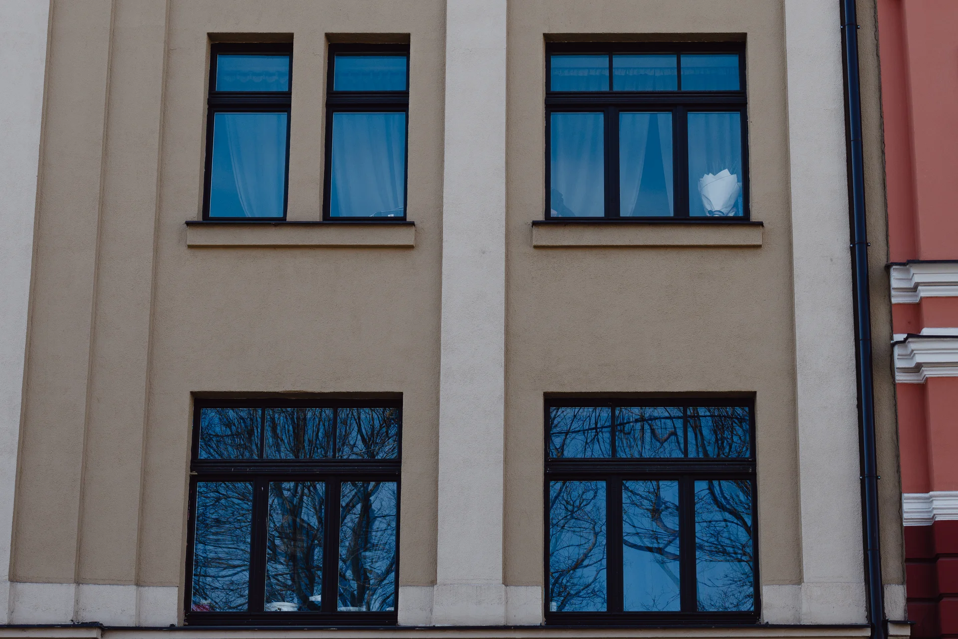 Profile 68 window detail at Valmieras iela 33, Riga
