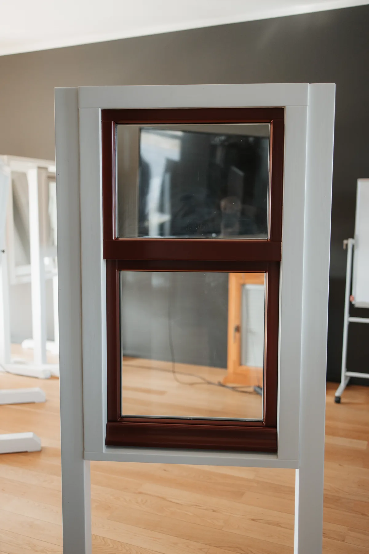 Holandes stila logs ar Donau espagnolette furnitūras roktura detaļu